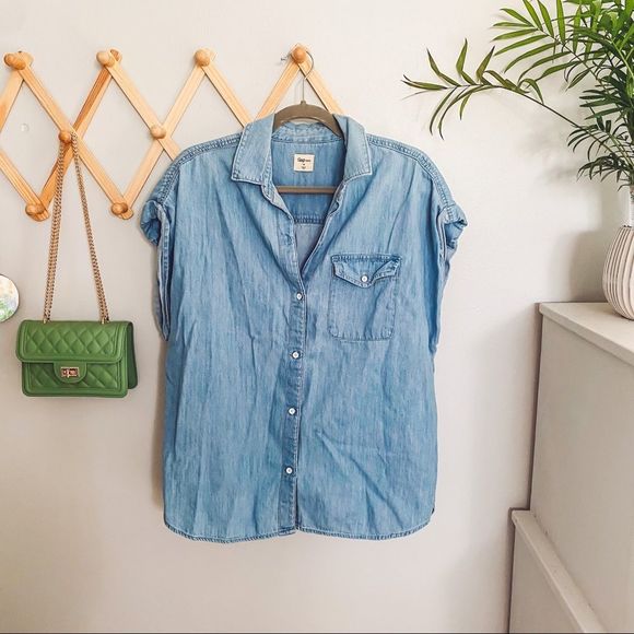 GAP Tops - Gap Button Down Top